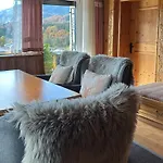 Cozy With Mountain Views 別荘