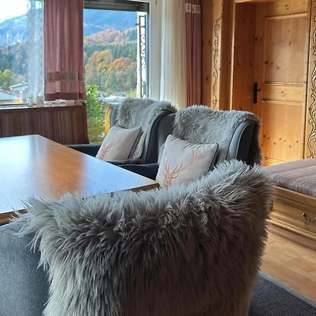 Cozy With Mountain Views Semesterbostad