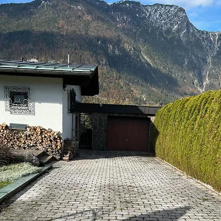 Cozy With Mountain Views Semesterbostad