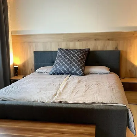 Hébergement de vacances Cozy With Mountain Views *