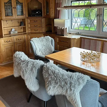 Hébergement de vacances Cozy With Mountain Views *