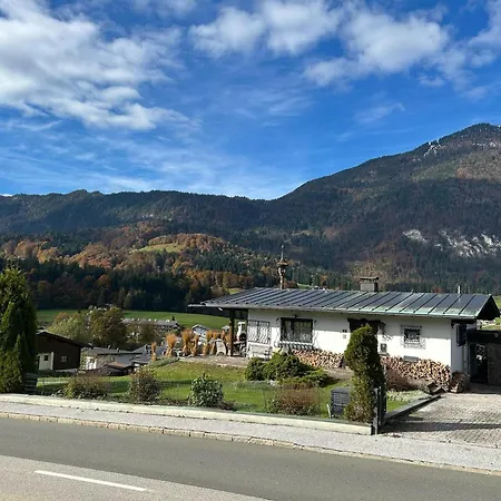 Semesterbostad Cozy With Mountain Views Breitenbach am Inn