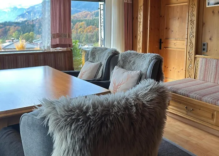 Cozy With Mountain Views Semesterbostad