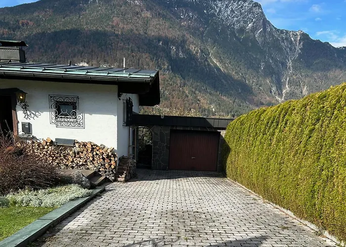 Cozy With Mountain Views Semesterbostad