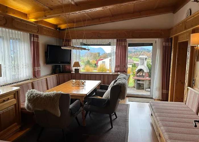 Cozy With Mountain Views Semesterbostad